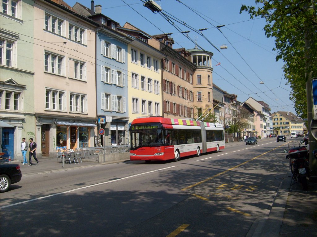 Solaris-Gelenktrolleybus Nr. 176 beim Technikum Winterthur am 21.4.2010