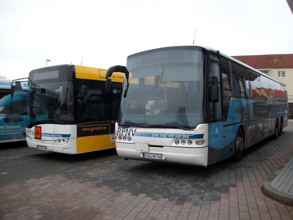 SOLARIS und NEOPLAN am 21.Januar 2011 nebeneinander am Busbahnhof in Bergen/Rgen.