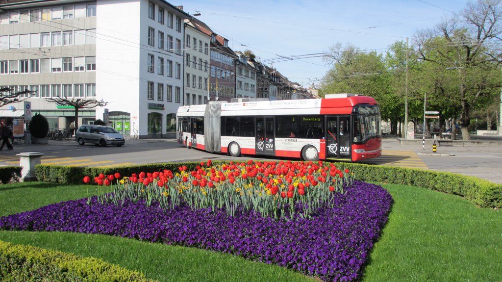 Solaris Trollino 177 am 25.4.2012 beim Stadthaus auf der Linie 3 Richtung Rosenberg. In der Schweiz setzt nur noch Stadtbus Winterthur diesen Gelenktrolley-Typ ein, nachdem La Chaux de Fonds seine 4 Trollino 18 an Solaris zurckgegeben hat. (Trolleybusbetrieb wird dort aufgegeben) 