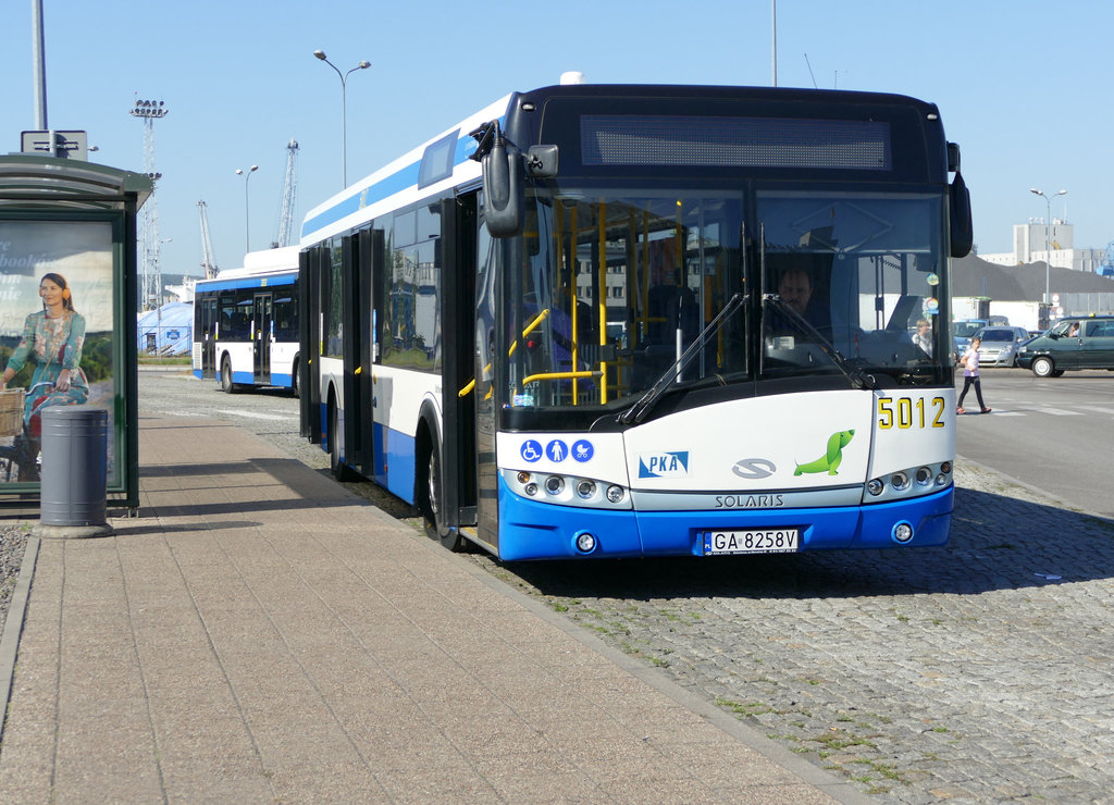 Solaris Urbino 12, 'Wagen 5012' der PKA Gdynia , am Hafen von Gdynia /Gdingen im August 2017.