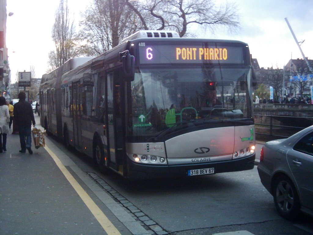 Solaris Urbino 18 Hybrid mit der Wagennummer 400 in Strasbourg am 12. Dezember 2009.