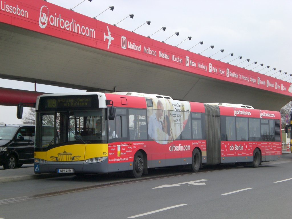 Solaris Urbino auf der Linie 109 nach S+U Bahnhof Zoologischer Garten am Flughafen Tegel.