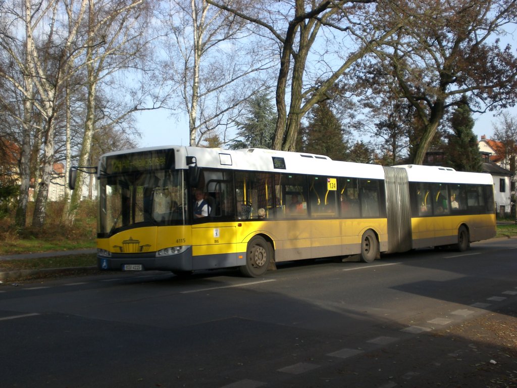 Solaris Urbino auf der Linie 124 nach Alt-Heiligensee an der Haltestelle Tegel Gorkistrae/Am Nordgraben.
