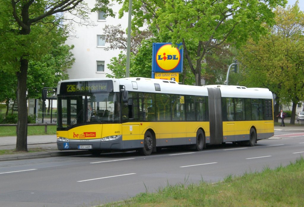 Solaris Urbino auf der Linie 236 an der Haltestelle Spandau Am Omnibushof.