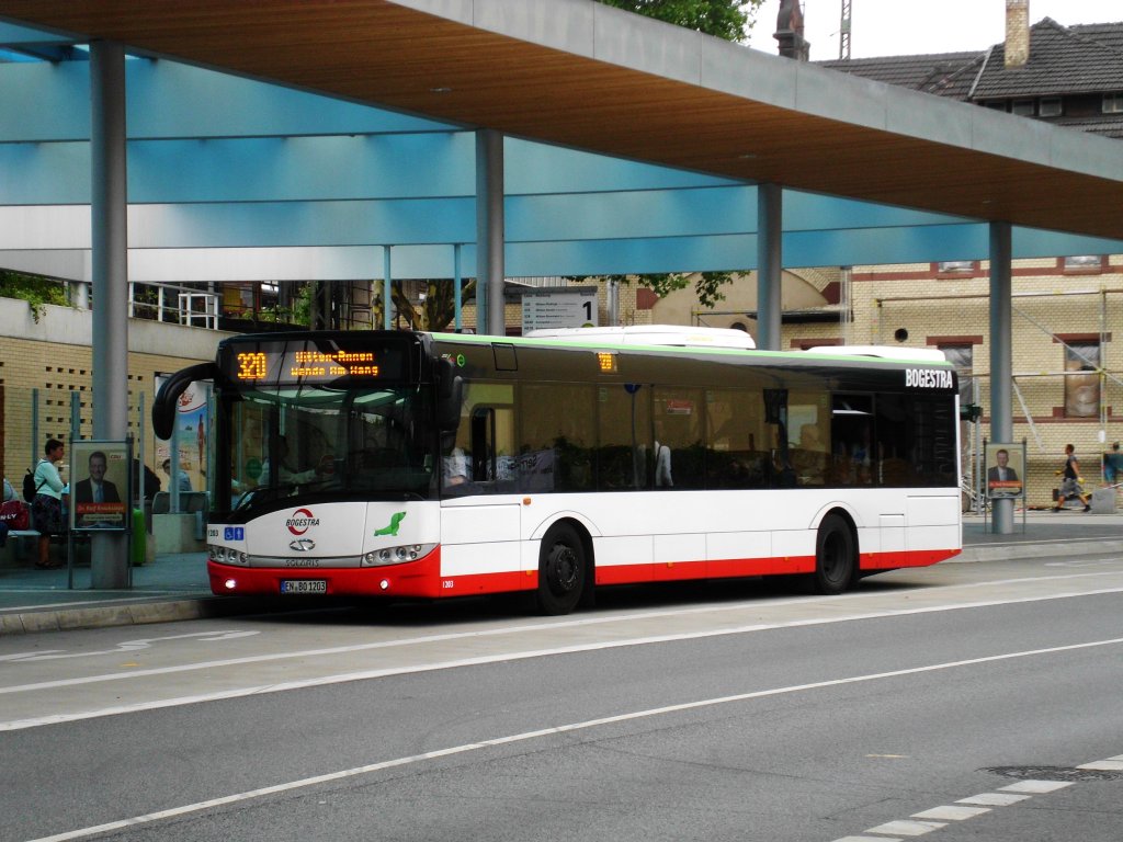 Solaris Urbino auf der Linie 320 nach Witten-Annen Wende am Hang am Hauptbahnhof Witten.(10.8.2013) 