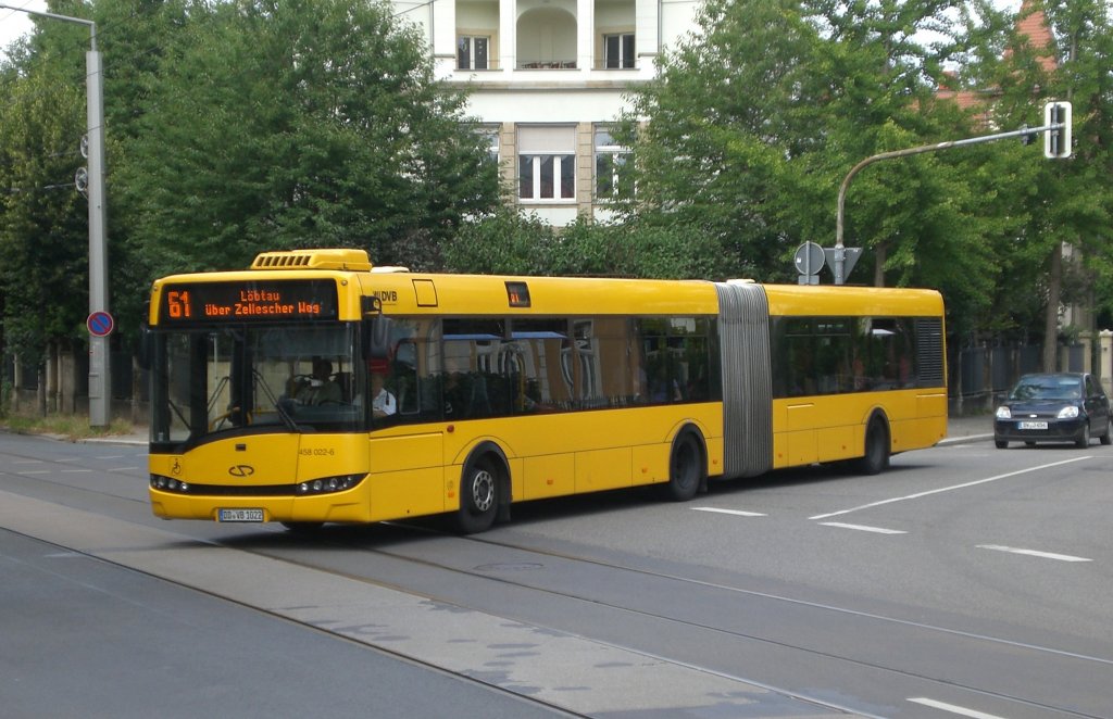 Solaris Urbino auf der Linie 61 nach Lbtau Tharandter Strae an der Haltestelle Strehlen Wasaplatz.(28.7.2011)