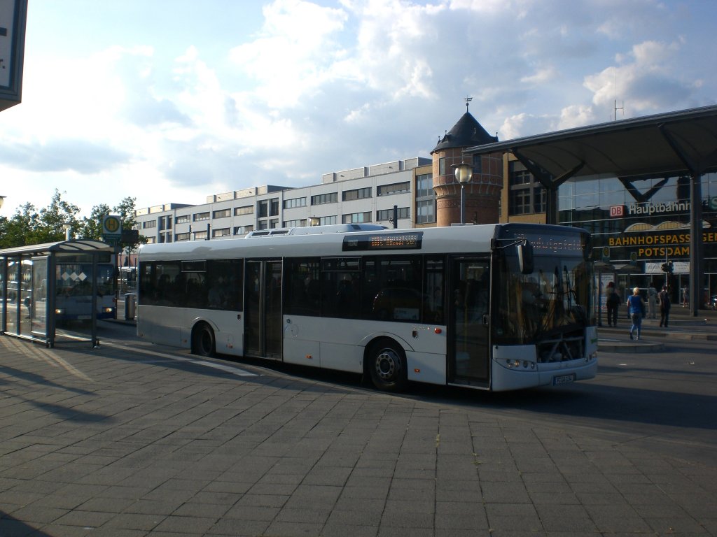 Solaris Urbino auf der Linie 618 nach Bahnhof Ludwigsfelde am Hauptbhahnhof.