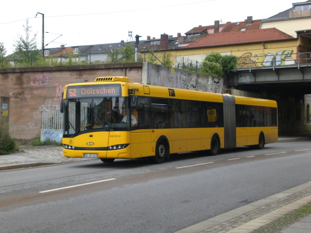 Solaris Urbino auf der Linie 62 nach Dlzschen am Haltepunkt Plauen.(1.8.2011)