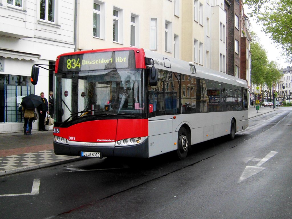 Solaris Urbino auf der Linie 834 nach Hauptbahnhof Dsseldorf an der Haltestelle Dsseldorf-Oberkassel Belsenplatz.(12.5.2013) 