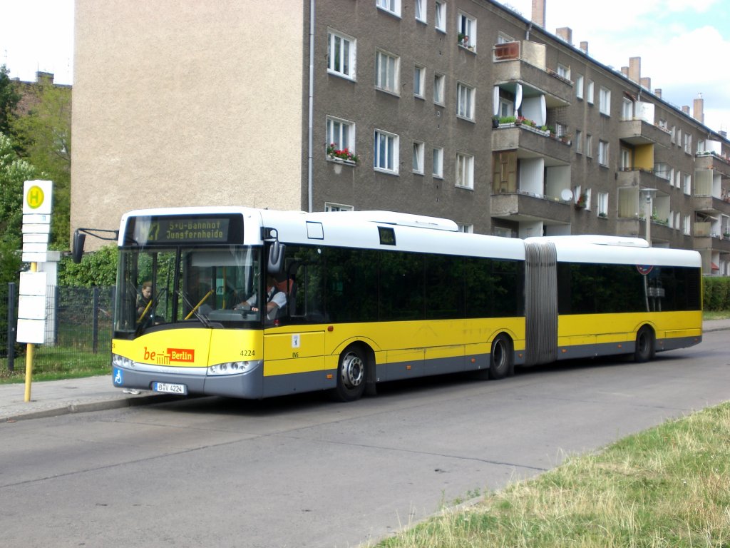 Solaris Urbino auf der Linie M27 nach S+U Bahnhof Jungfernheide an der Haltestelle Pankow Hadlichstrae.