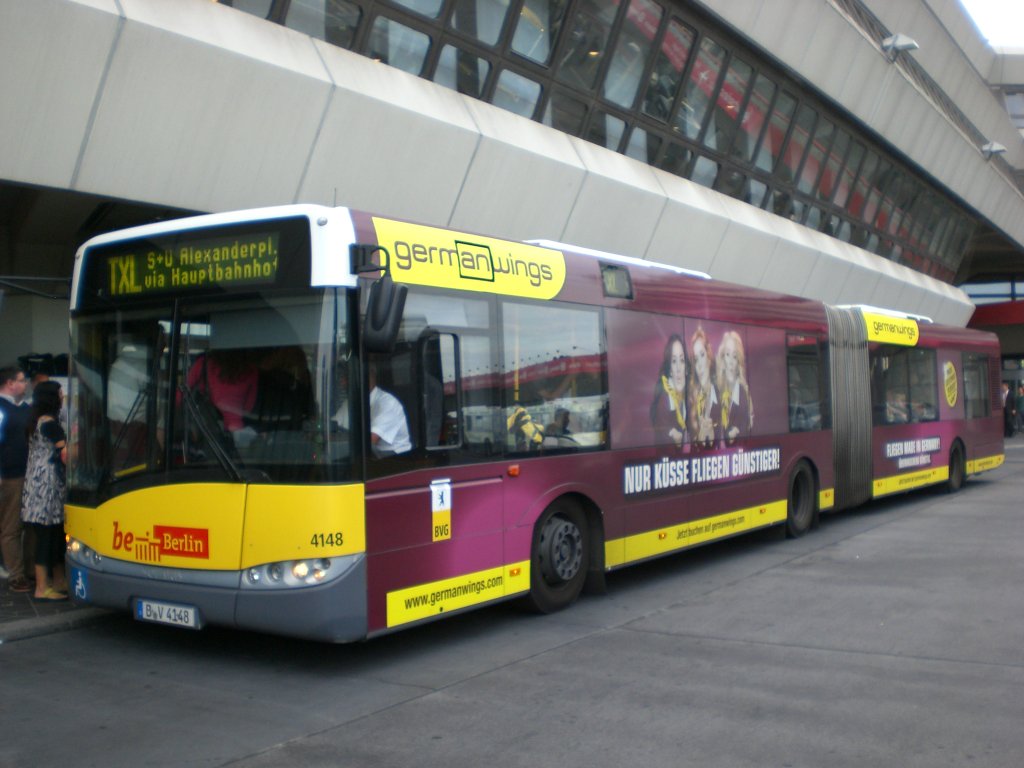 Solaris Urbino auf der Linie TXL nach S+U Bahnhof Alexanderplatz am Flughafen Tegel.