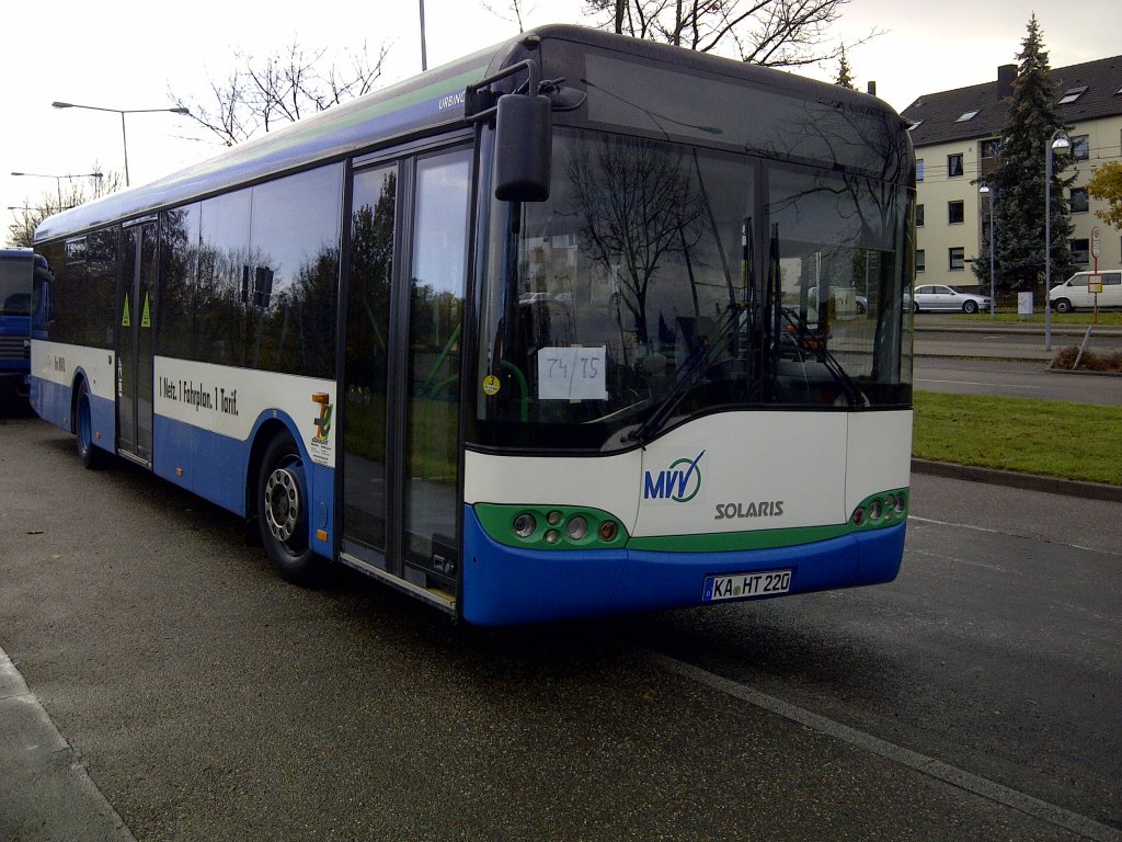 Solaris Urbino der Fa. Hagro Transbus, einer Tochter der Eberhardt Reisen, in Karlsruhe-Knieleingen im November 2012. Drei dieser Ex-Ettenhuber Fahrzeuge wurden bis zur Auslieferung dreier fabrikneuer Solaris fr kurze Zeit in Dienst gestellt.