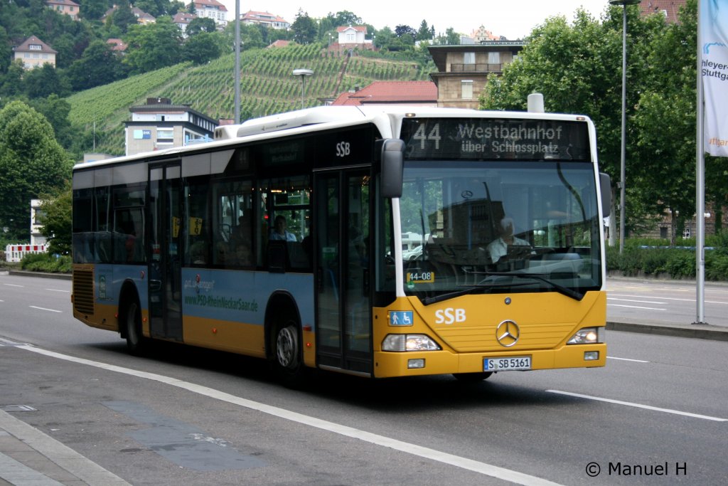 SSB (S SB 5161) am HBF Stuttgart, 28.6.2010.
Der Bus macht Werbung fr die PSD Bank.

