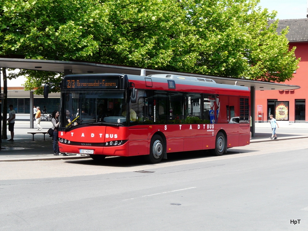 StadtBus Dornbirn - Solaris Urbino 10  Nr.6  DO.409 CZ bei den Bushaltestellen vor dem Bahnhof in Dornbirn am 24.05.2011