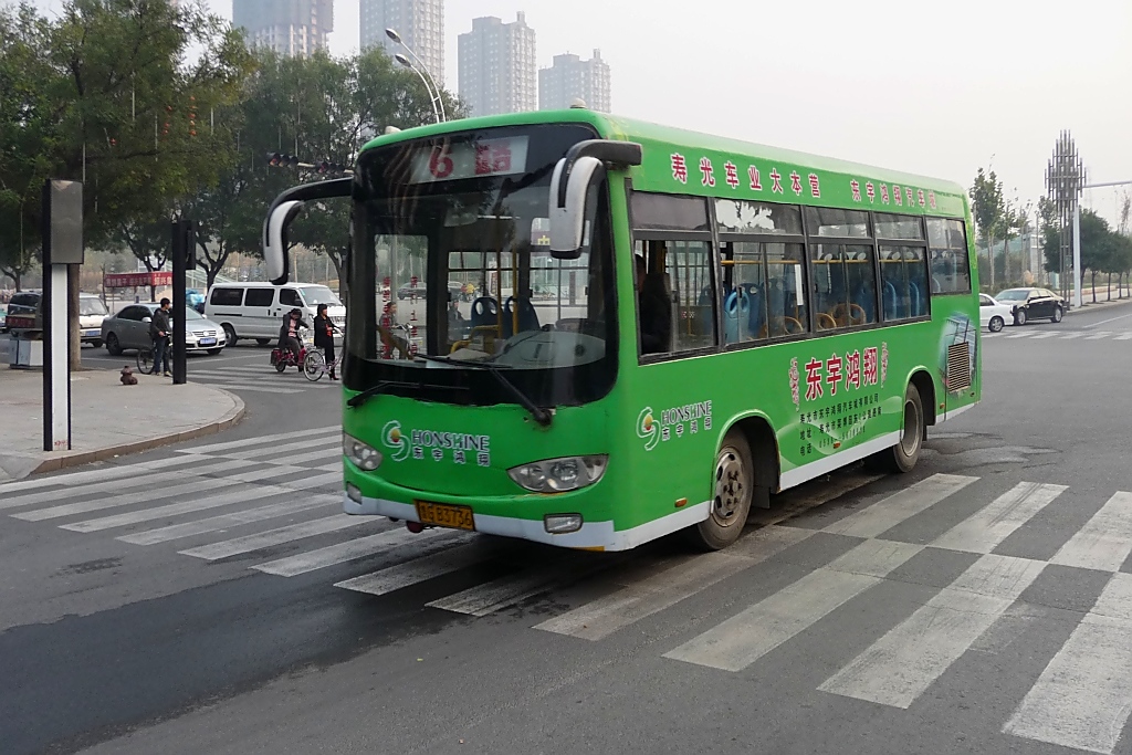 Stadtbus der Linie 6 in Shouguang, 30.10.11