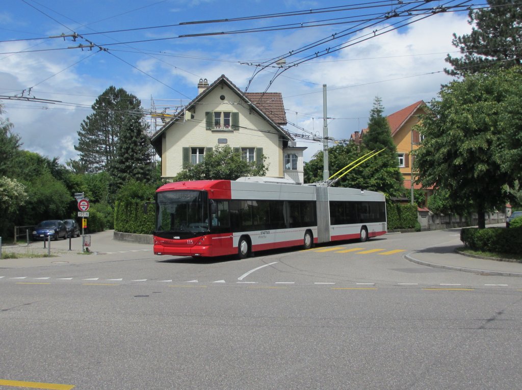 Stadtbus Nr. 115 am 11.6.2012 kurz vor der Post Seen, hier kreuzen sich die Linien 2 + 3.