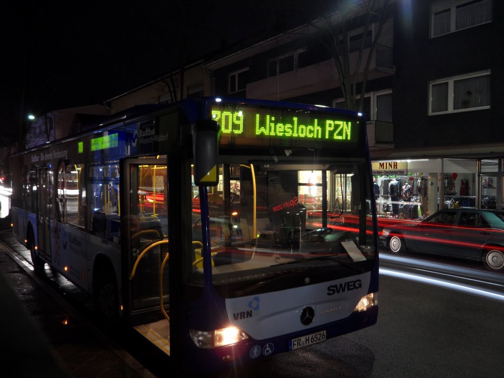 Stadtbus Wiesloch-Walldorf
Citaro FR H 6526 beim warten in Wiesloch an der Ringstrae zur Abfahrt Richtung PZN am 10.01.2013