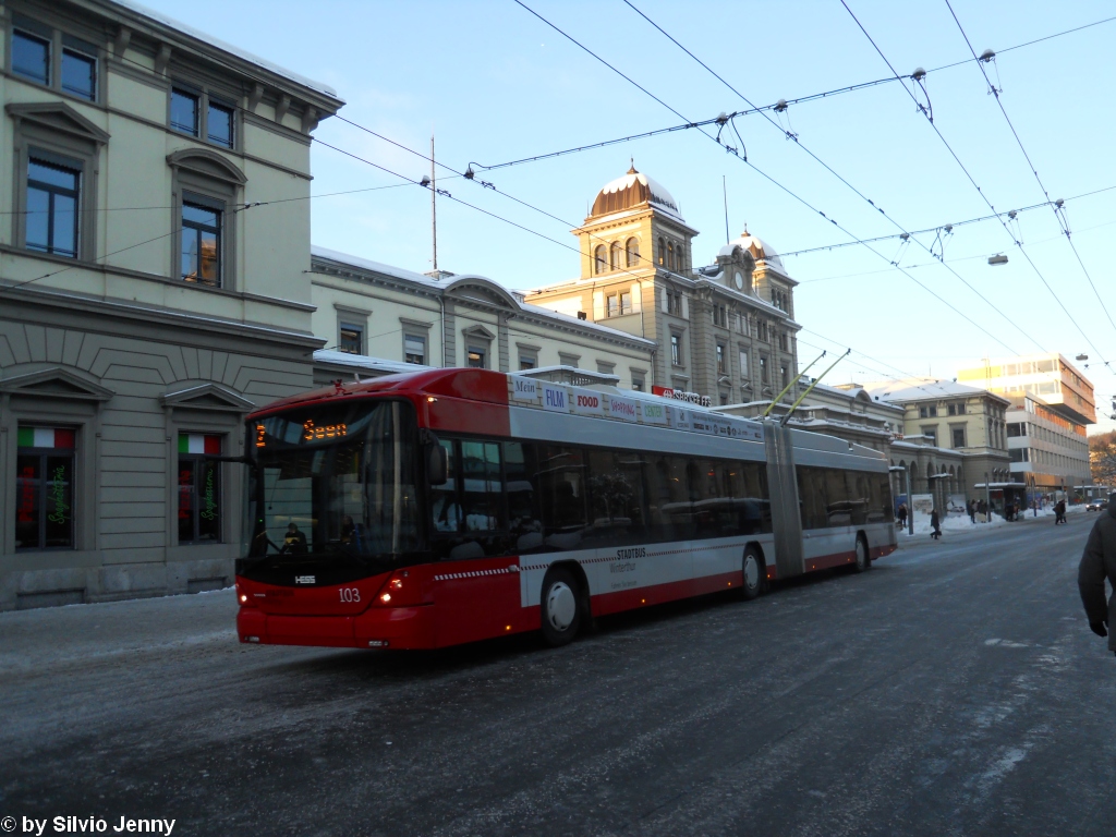 Stadtbus Winterthur Nr. 103 (Hess Swisstrolley 3 BGT-N1C) erreicht am 18.12.2010 den Hauptbahnhof.