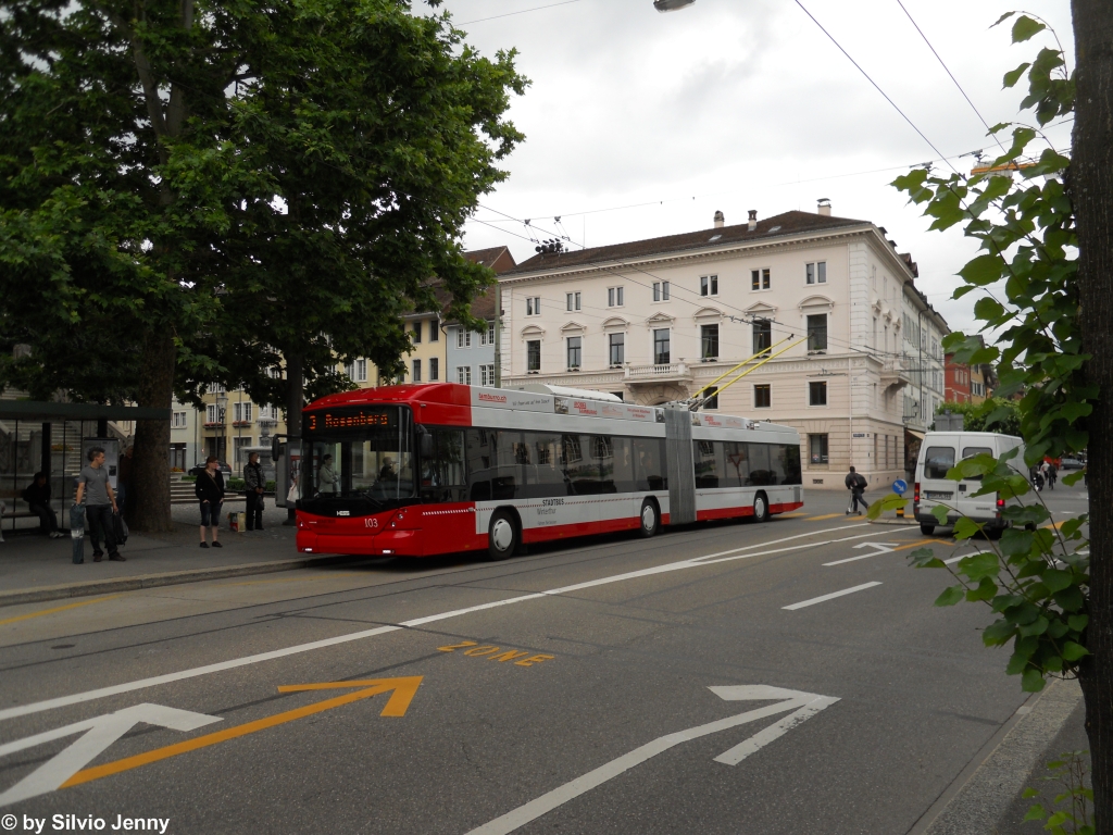 Stadtbus Winterthur Nr. 103 (Hess Swisstrolley 3 BGT-N1C) am 8.6.2011 beim Stadthaus.