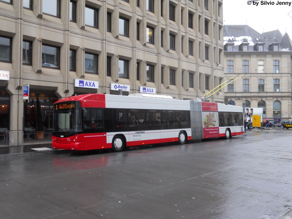 Stadtbus Winterthur Nr. 111 (Hess Swisstrolley 3 BGT-N1C) am 21.12.2012 bei der Museumstrasse/HB.
