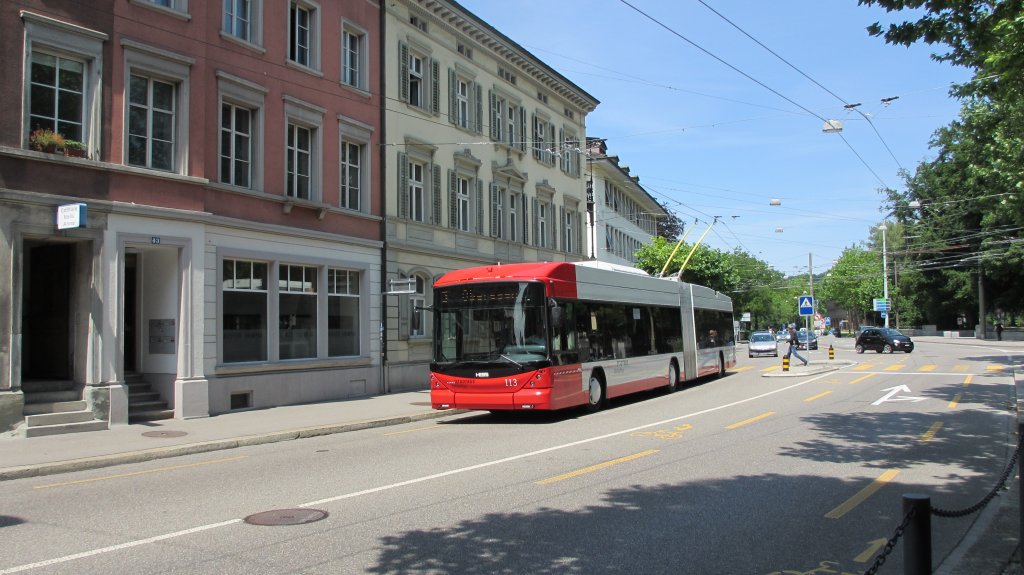 Stadtbus Winterthur Nr. 113 am 5.7.2012 kurz nach dem Obertor. Der 3-er nach Oberseen  umfhrt  die HB-Baustelle in beiden Richtungen ber die General-Guisan- Strasse.