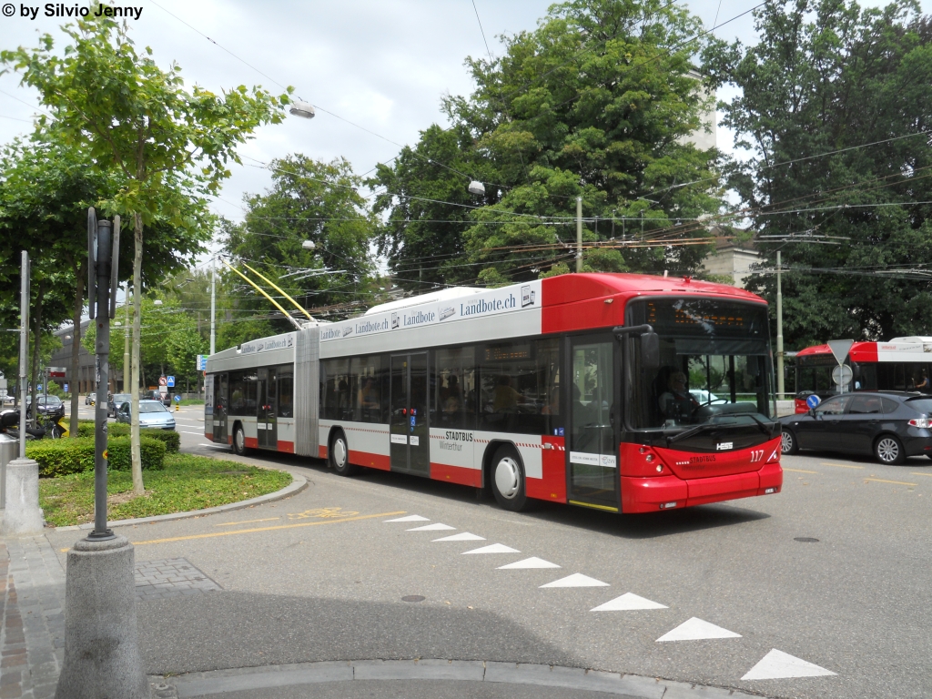 Stadtbus Winterthur Nr. 117 (Hess Swisstrolley 3 BGT-N1C) am 28.7.2012 beim Obertor in Richtung Oberseen.