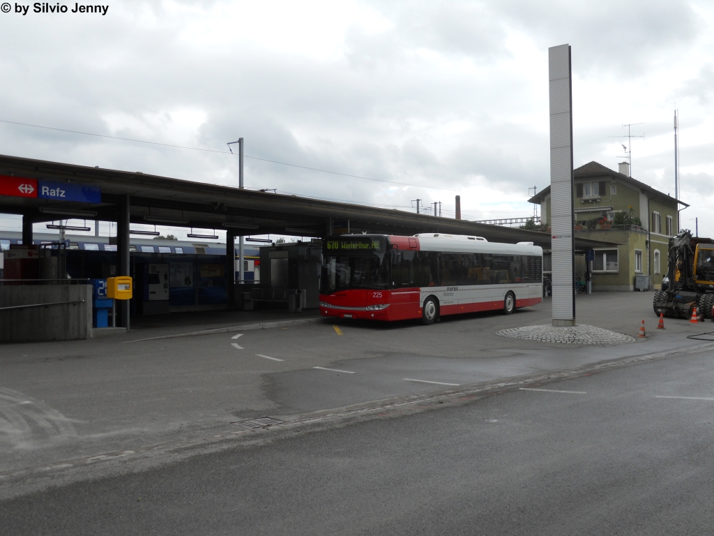 Stadtbus Winterthur Nr. 225 (Solaris Urbino 12) am 20.7.2011 beim Bahnhof Rafz, auf einem der 3 Umlufe, wo Stadtbus, statt Postauto auf der Linie 670 fhrt.