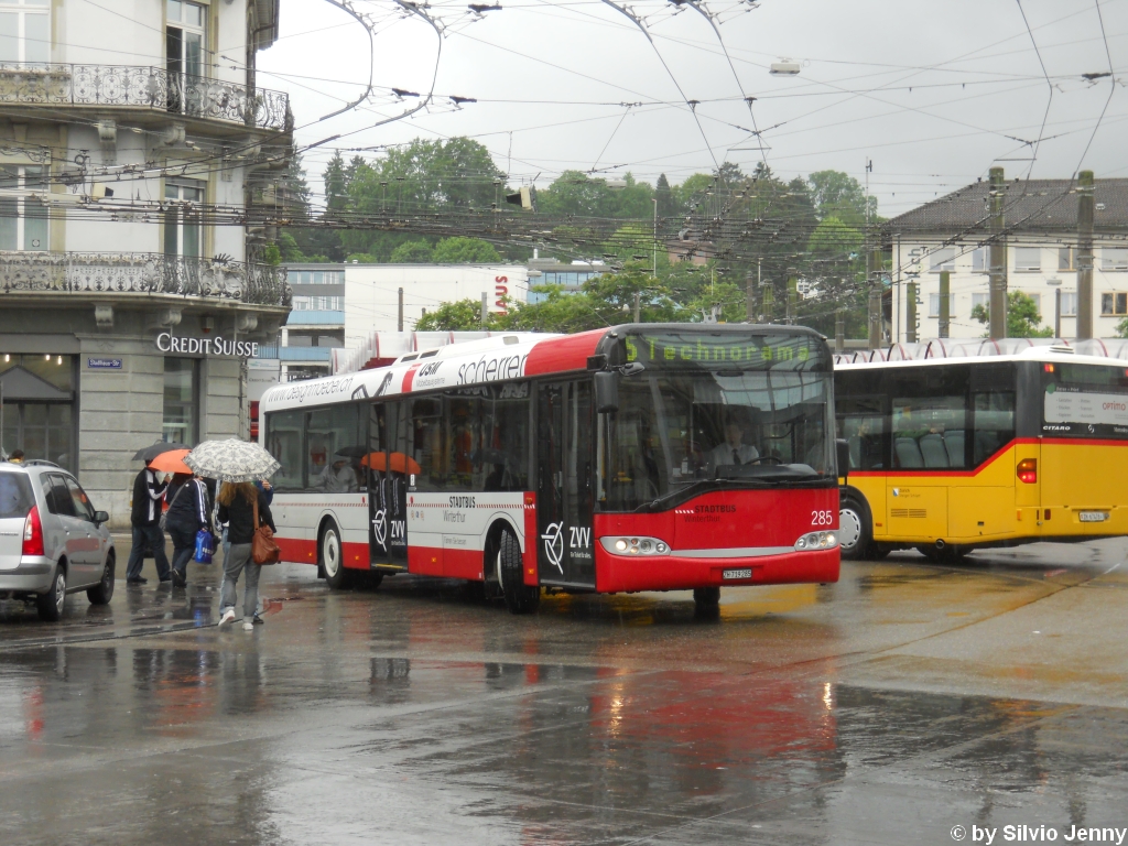 Stadtbus Winterthur Nr. 285 Hauptbahnhof, (Solaris Urbino 12) am 19.6.2010 beim Einsetzen fr einen zu spten Regelkrus der Linie 5. Ansonsten fahren Tagsber Gelenkbusse auf der Linie 5