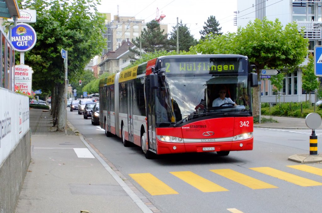 Stadtbus Winterthur Nr. 342 (ZH 745'342, Solaris Urbino 18-III, 2008) am 9.9.2010 unterwegs auf der Linie 2 bei der Haltestelle Tellstrasse. 
