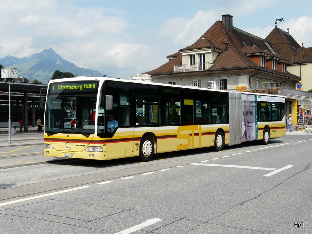 STI - Mercedes Citaro  Nr.86  BE 543386 unterwegs auf der Linie 1 bei den Bushaltestellen vor dem Bahnhof Spiez am 01.07.2011