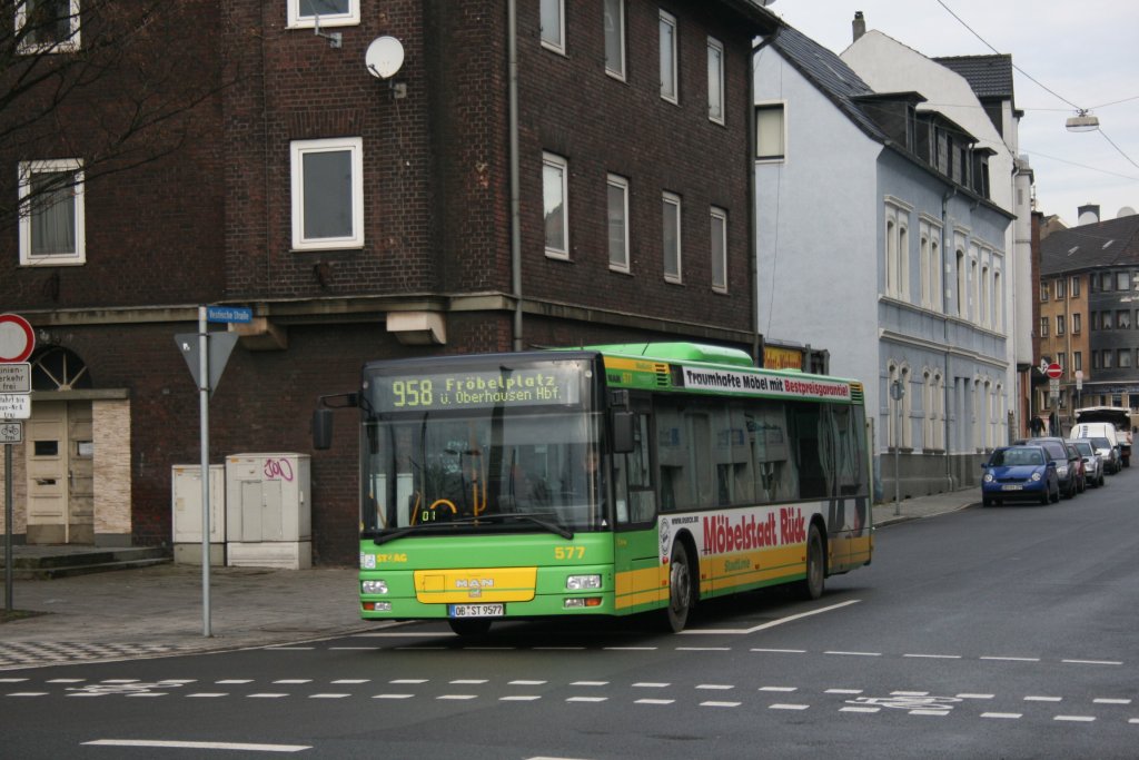 STO 577 (OB ST 9577) mit Werbung fr Mbel Rck.
Aufgenommen mit der Linie 958 am Bf Oberhausen Osterfeld,29.12.2009.
