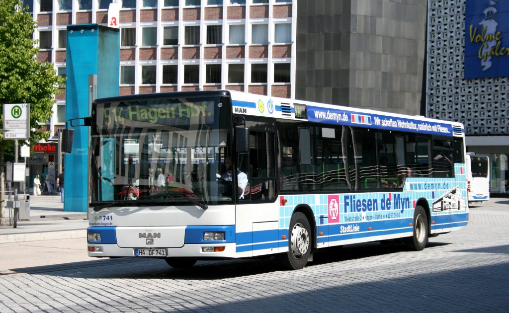 Straenbahn Hagen 741 (HA DF 741) macht Werbung fr Fliesen de Myn.
Hagen Stadtmitte, 26.6.2010.