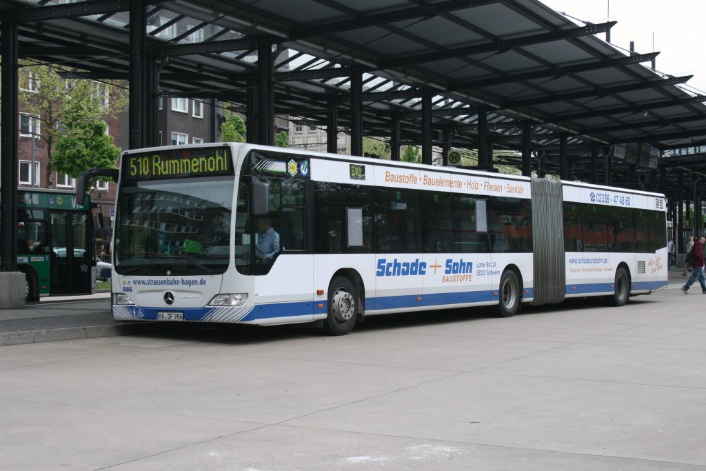 Strassenbahn Hagen 986 (HA DF 986) macht Werbung fr Schade und Sohn Baustoffe.
Hier steht der Bus am HBF Hagen.
8.5.2010