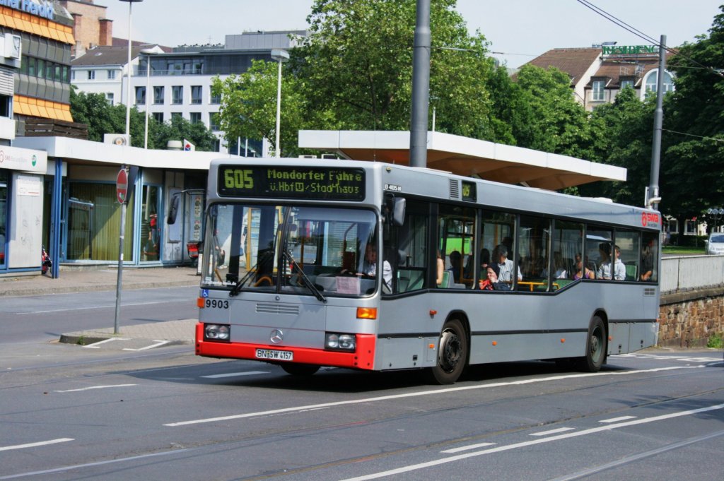 SWB 9903 (BN SW 4157) zur Mondorfer Fhre mit der Linie 605.
Aufgenommen am HBF Bonn am 28.6.2009.