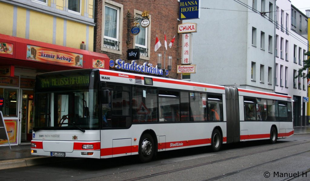 SWN 121 (NE ZS 121). Aufgenommen am HDF Neuss, 12.9.2010. Busbild.de