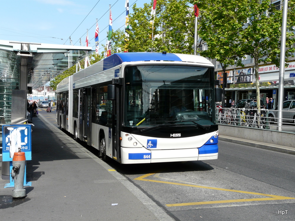 TL - Hess-Swisstrolley BGT-N2C  Nr.844 bei den Haltestellen vor dem Bahnhof in Lausanne am 07.05.2011 