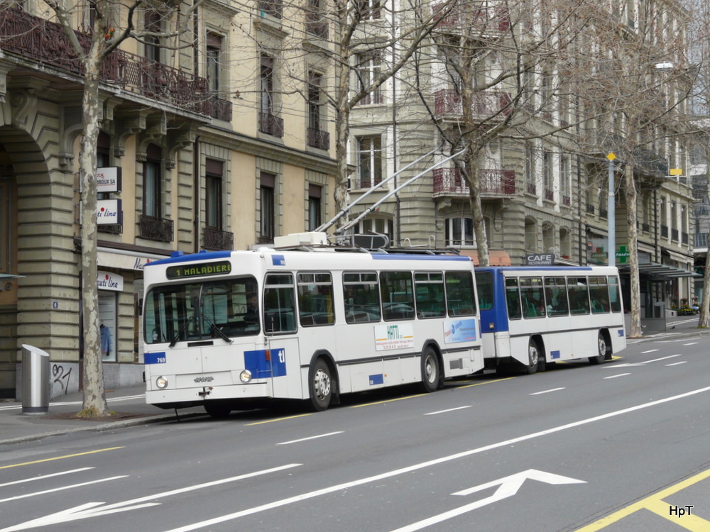 TL - NAW Trolleybus Nr.769 mit Anhnger unterwegs auf der Linie 1 in der Stadt Lausanne am 27.03.2010