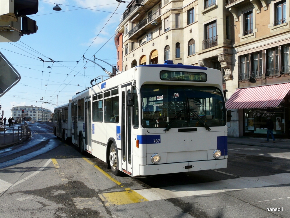 tl - NAW Trolleybus Nr.787 mit Anhnger unterwegs auf der Linie 7 in der Stadt Lausanne am 16.02.2013