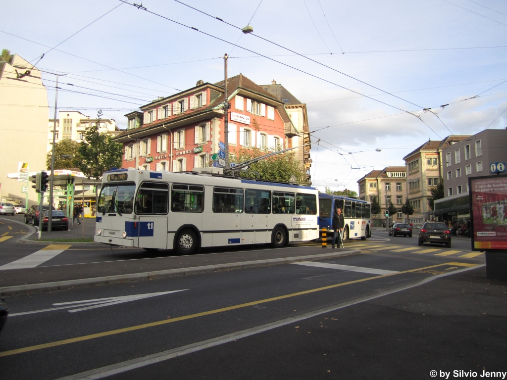 tl Nr. 770 + 965 (NAW/Lauber + Rochat/Lauber) am 3.10.2012 in Lausanne, Ours