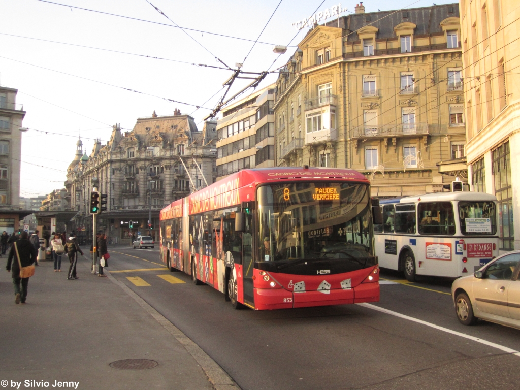 tl Nr. 853 ''Casino de Montreux'' (Hess Swisstrolley 3 BGT-N2C) am 8.1.2013 in Lausanne, Bel-Air. Wie ein Fremdkrper wirkt der rote Vollwerbebus, im sonst weiss-blau dominierten Lausanne.