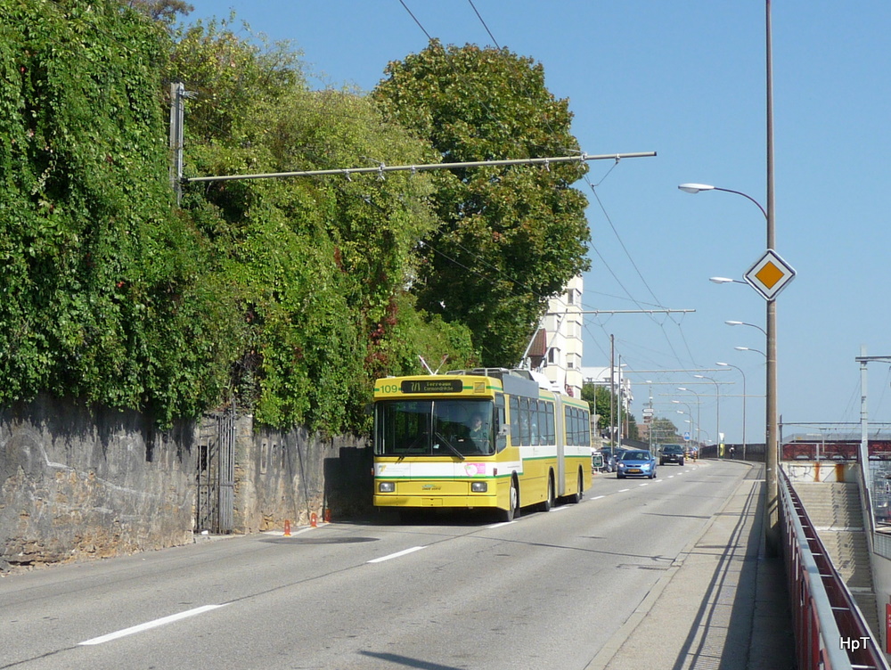 TN - NAW - Hess Trolleybus Nr.109 unterwegs auf der Dopplelinie 1/7 in der Stadt Neuchatel am 24.09.2011