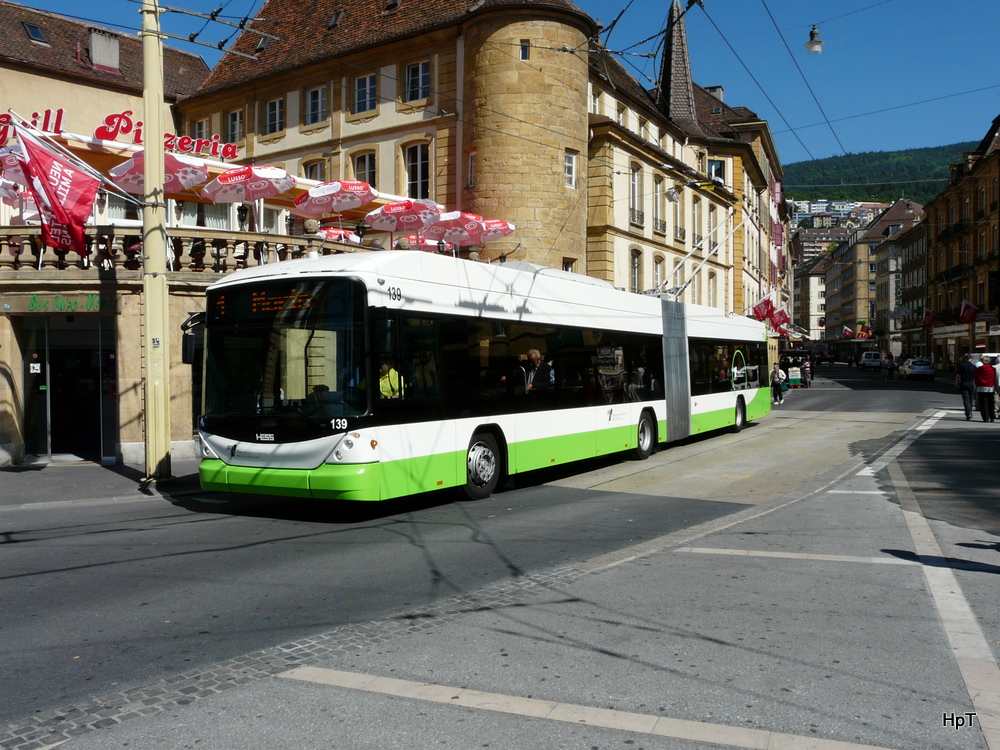 TN Neuchtel - Hess-Swisstrolley BGT-N2C Nr.139 unterwegs in der Stadt Neuchtel am 18.05.2011