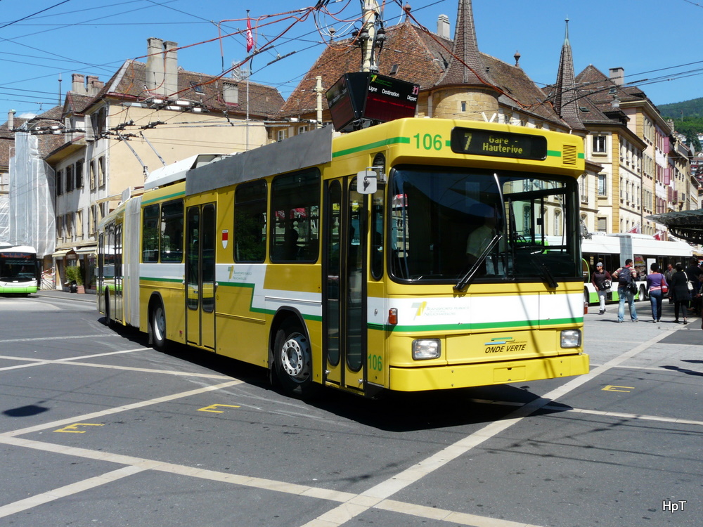 TN Neuchtel - NAW Hess-Trolleybus Nr.106 unterwegs in der Stadt Neuchtel am 18.05.2011
