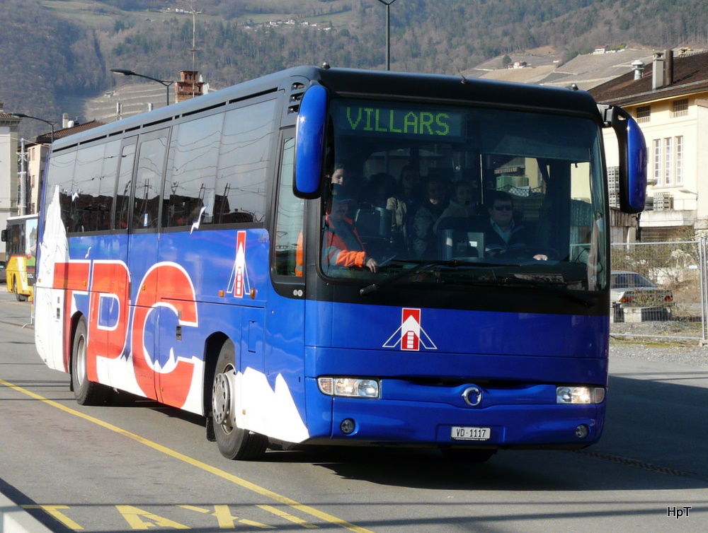 tpc - ILIADE Bus VD  1117 unterwegs in Aigle am 18.03.2011