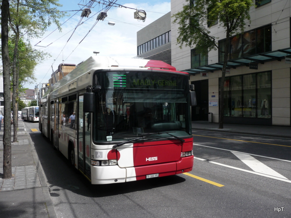 tpf - Hess-Swisstrolley BGT-N2C  Nr.515 unterwegs auf der Linie 1 in Fribourg am 05.08.2011