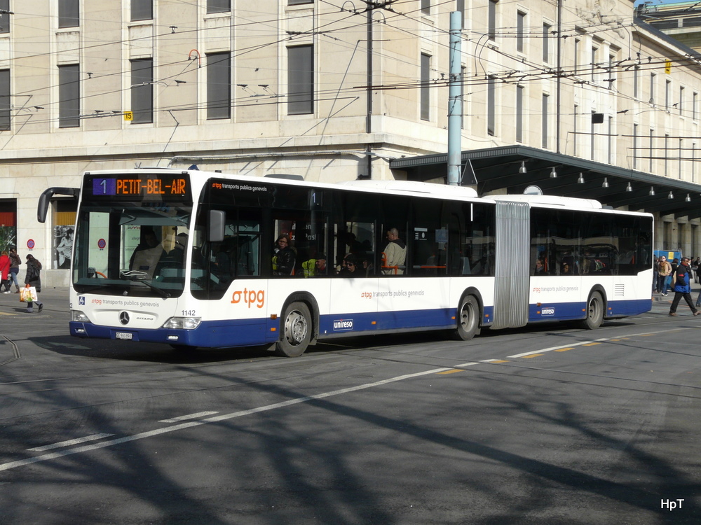 TPG Genf - Mercedes Citaro Nr.1142  GE 960892 unterwegs auf der Linie 1 in der Stadt Genf am 18.02.2012