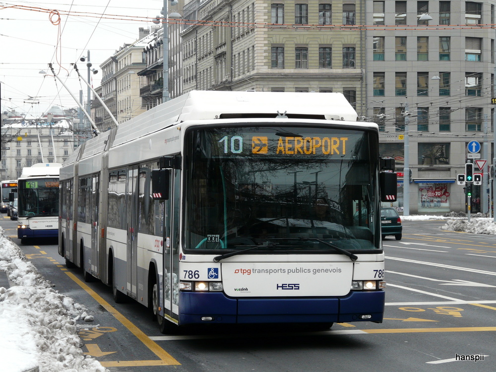 tpg - Hess-Swisstrolley BGGT-N2C  Nr.786 unterwegs auf der Linie 10 in der Stadt Genf am 14.02.2013