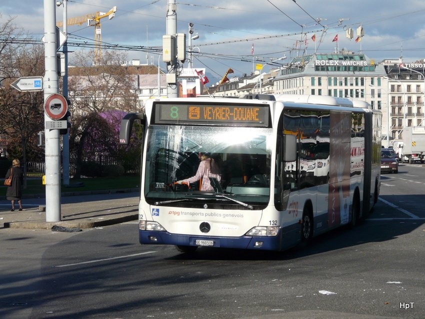 TPG - Mercedes Citaro Nr.132 GE 960516 unterwegs auf der Linie 8 in der Stadt Genf am 11.12.2009