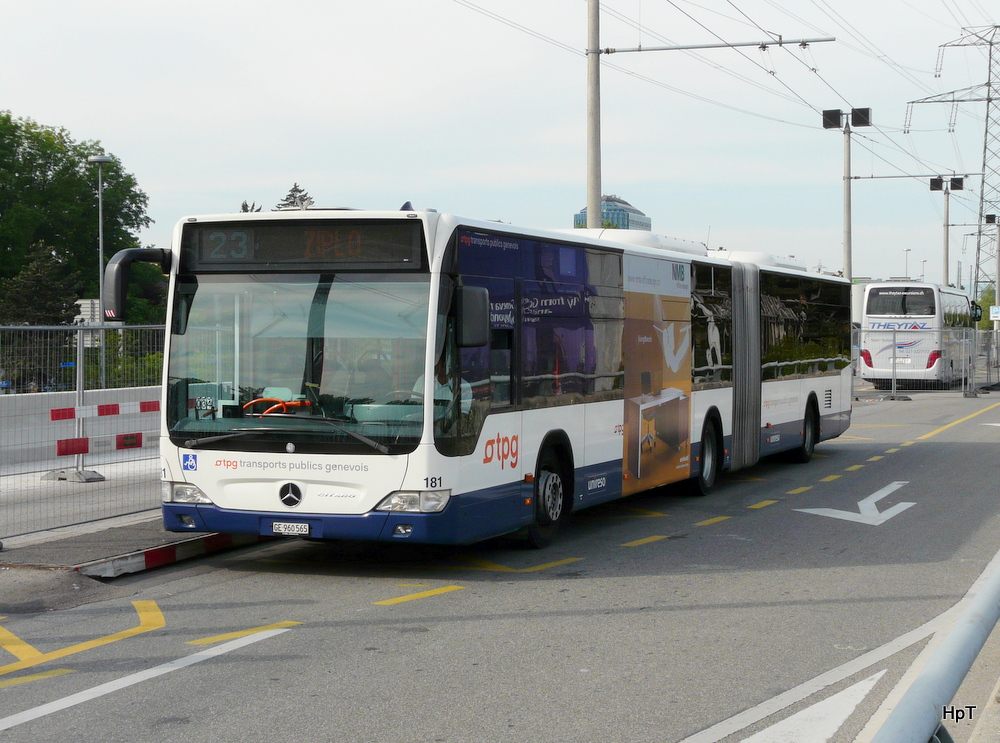 TPG - Mercedes Citaro Nr.181 GE 960565 unterwegs auf der Linie 23 bei der Haltestelle auf der Zubringerstrasse zum Flughafen in Genf am 07.05.2011

