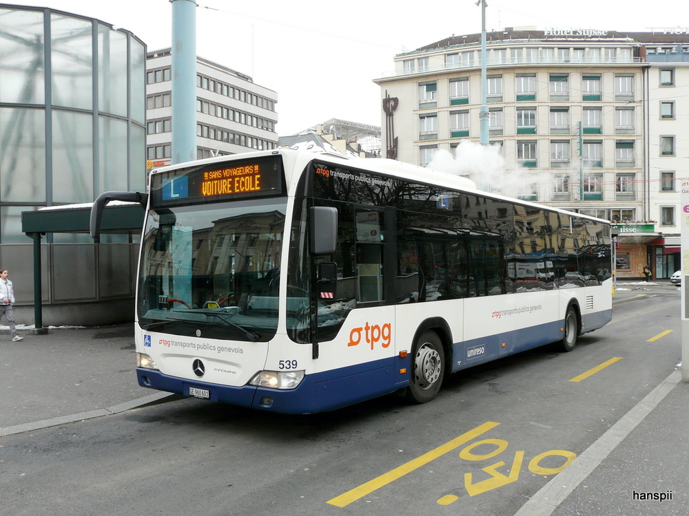 tpg - Mercedes Citaro  Nr.539  GE  960601 unterwegs als Fahrschuhle in der Stadt Genf am 14.02.2013